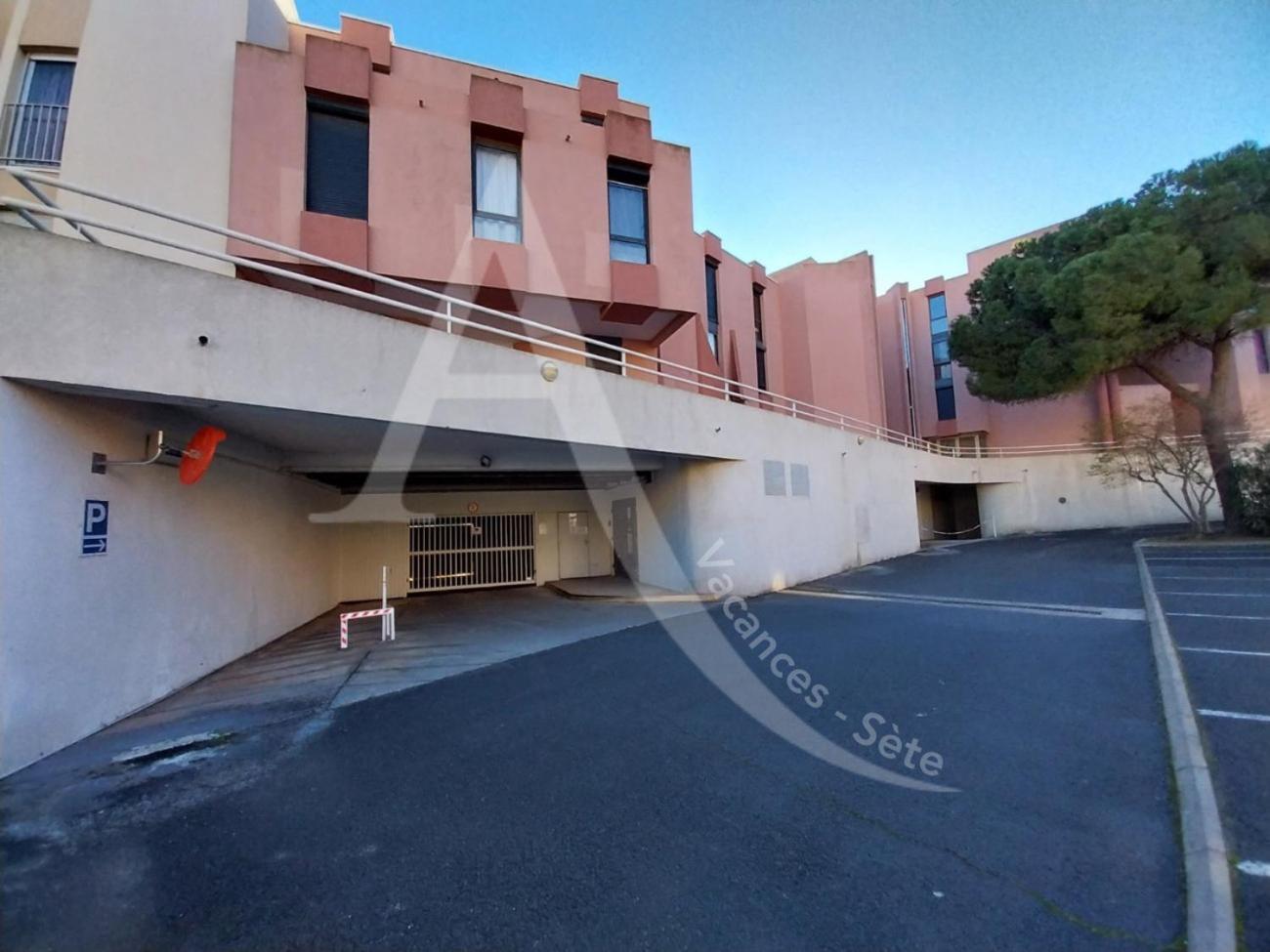 Vue Parking Piscine Tennis Appartement